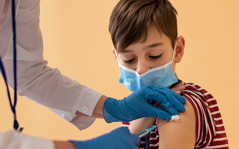 Les vaccins COVID entraînent rarement de graves problèmes chez les 5 à 11 ans, selon le CDC